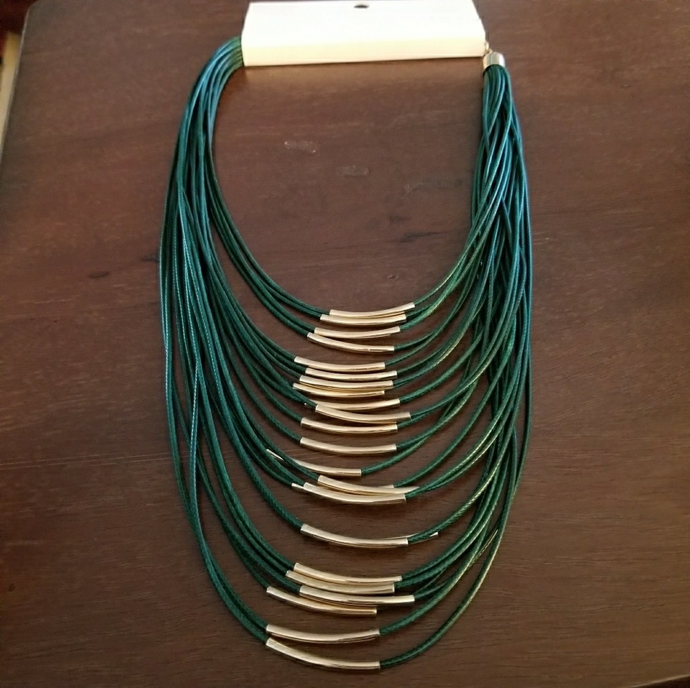 H&M Green and Gold colored necklace